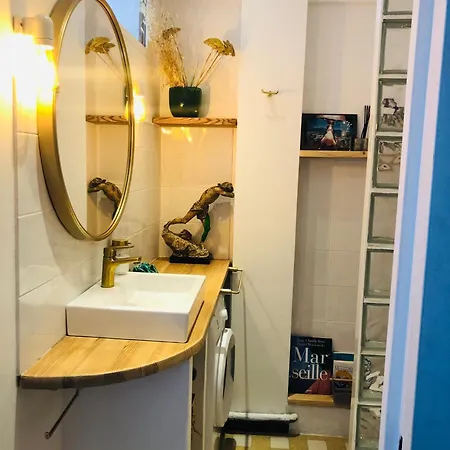Joliette Panier, Vue Et Terrasse T1 Apartament *